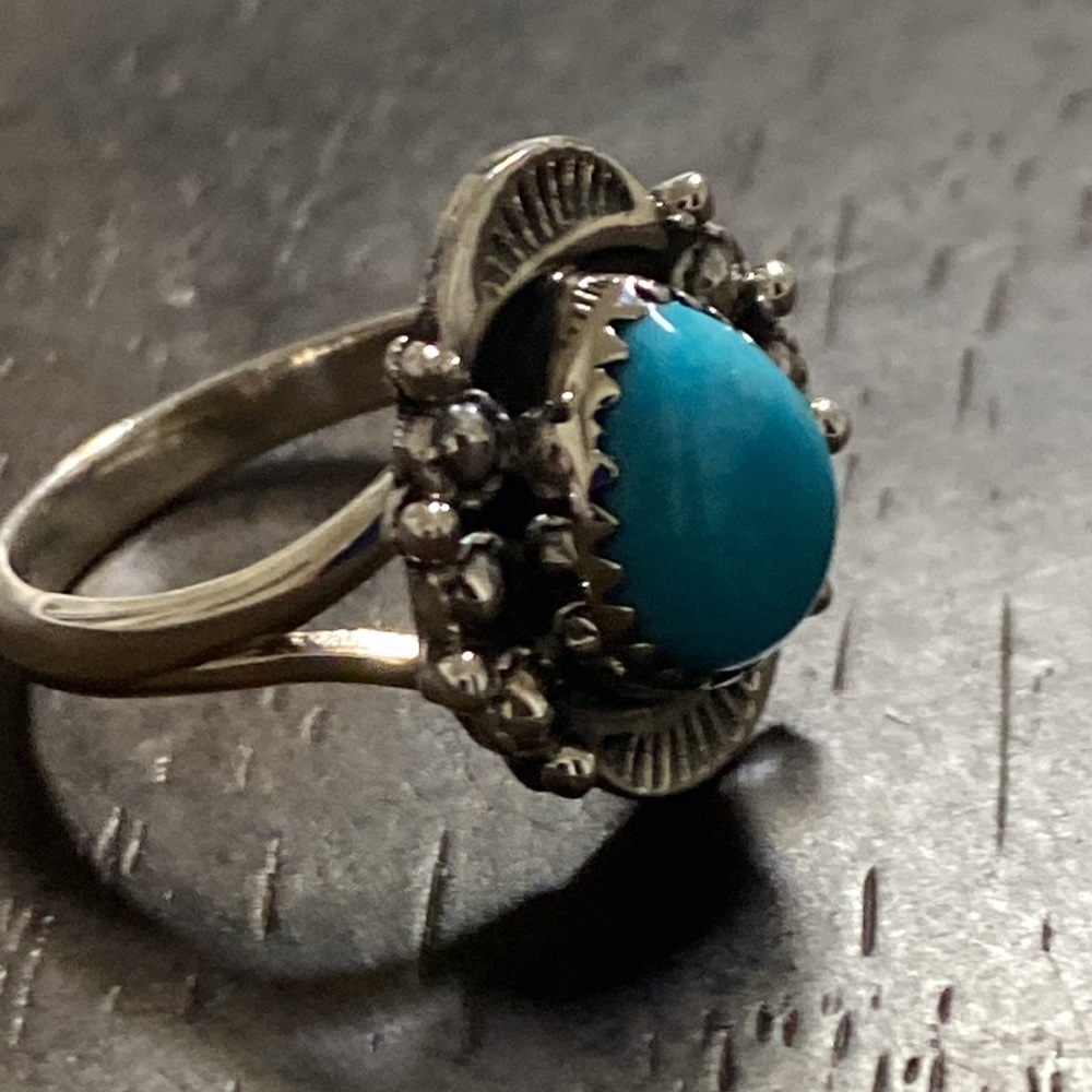 Pear shape Turquoise Sterling silver ring. Size 8 - Picture 2 of 3